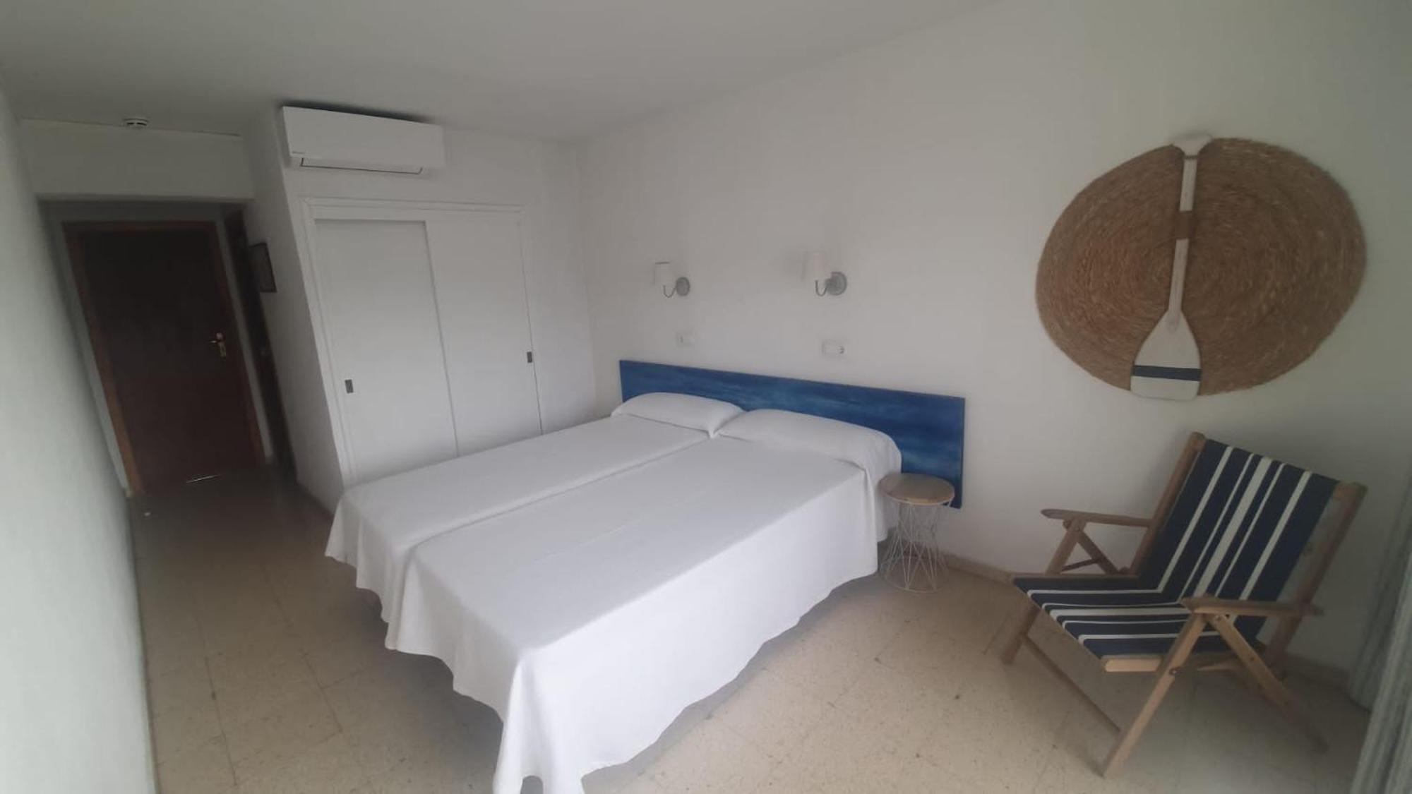 Hostal Roberto Palma Nova  Exterior photo