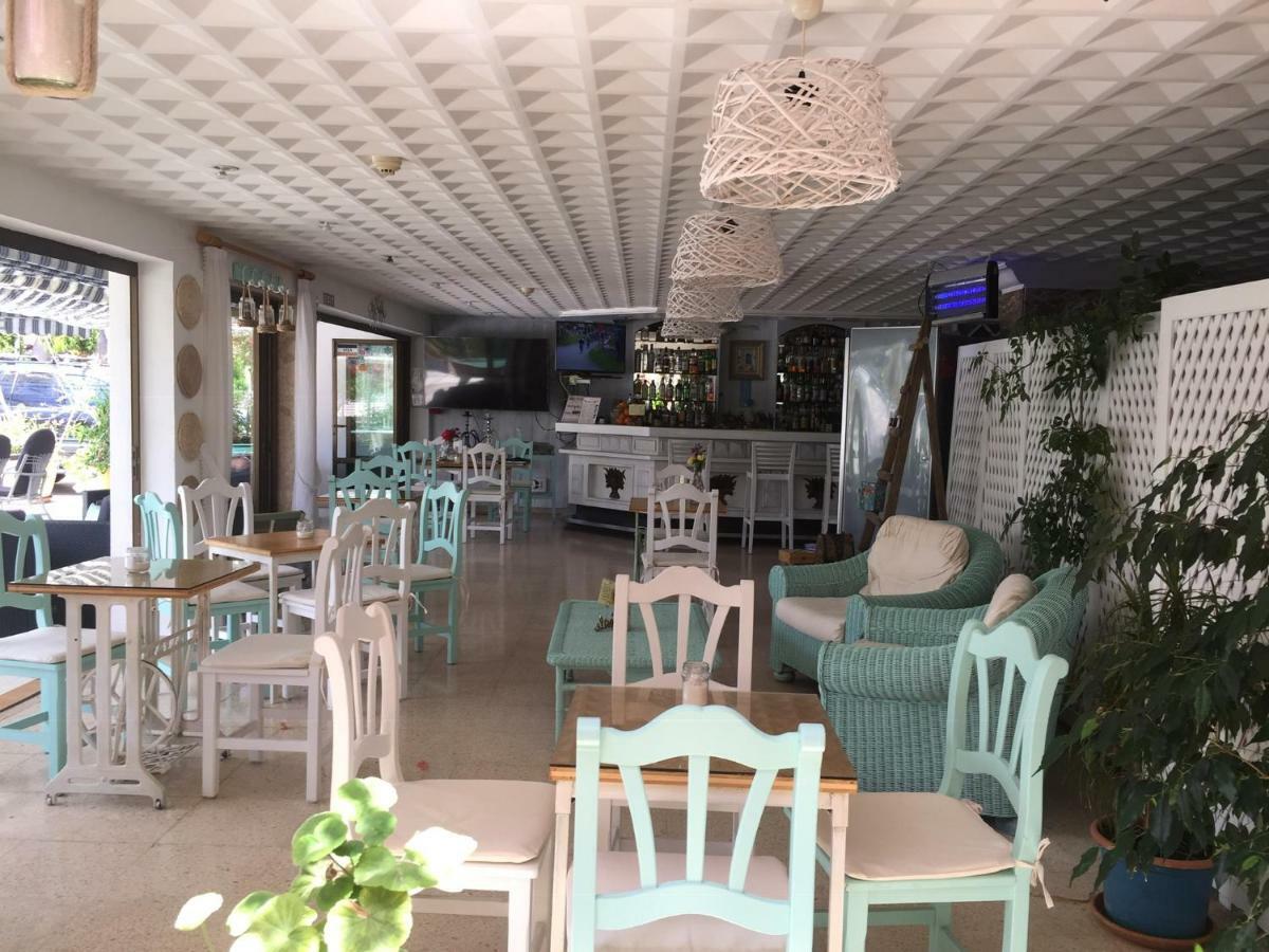 Hostal Roberto Palma Nova  Exterior photo